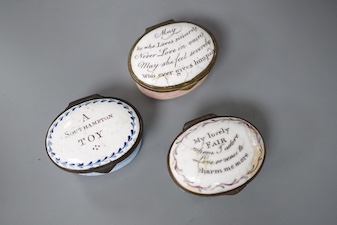 Three South Staffordshire enamel patch boxes, late 18th century, 4.3cm